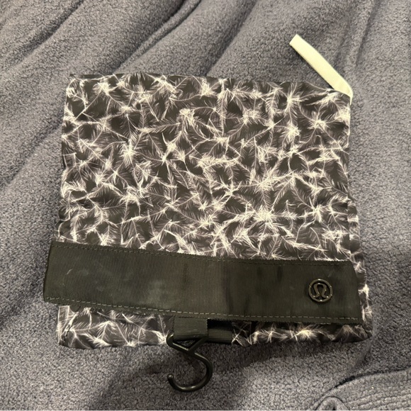 lululemon athletica Handbags - Lululemon Dirty Laundry holder